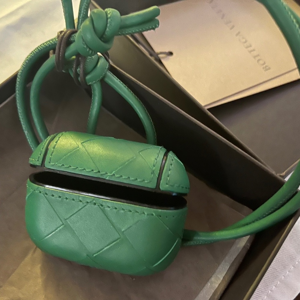 NWT  never used Bottega Veneta Leather Intrecciato Racing Green AirPods Pro Case